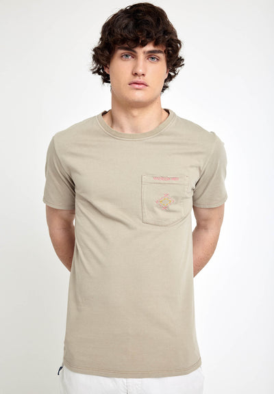CAMISETA KHAKI BORDADA CON BOLSILLO
